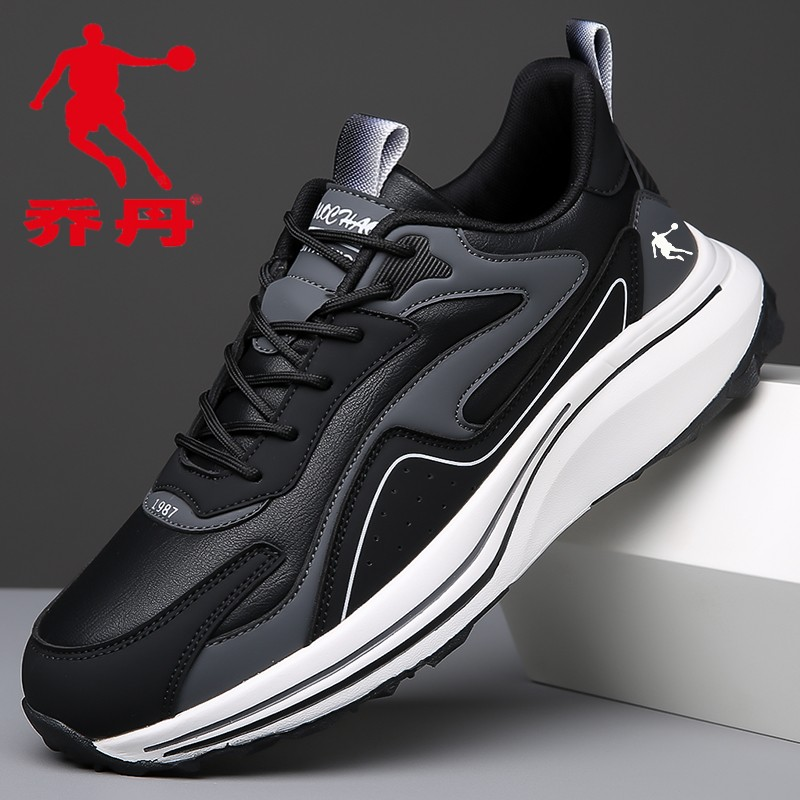乔丹男鞋运动鞋秋冬季2023新款皮面防水跑步鞋软底加绒保暖休闲鞋