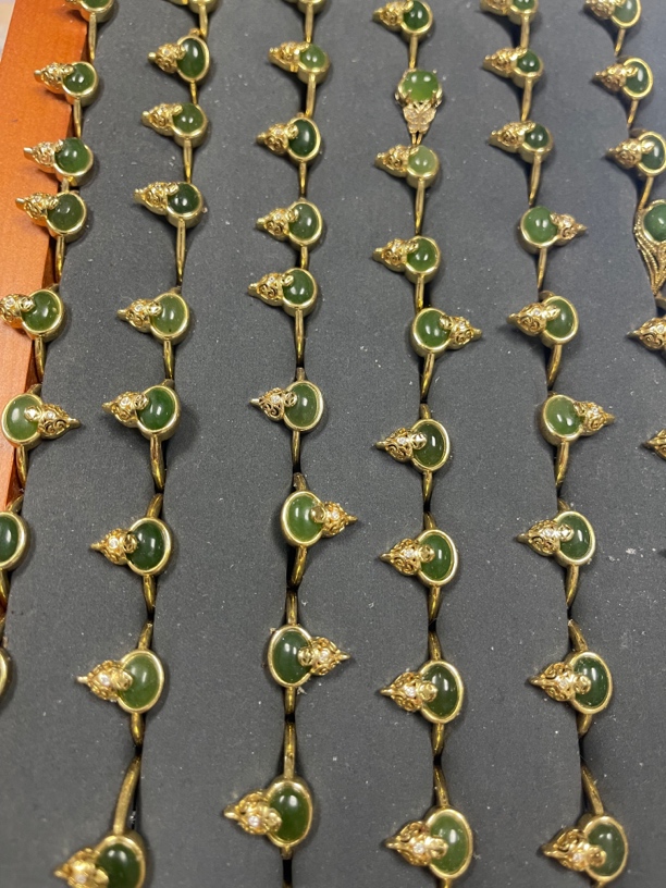 天然和田碧玉戒指一个就给一个戒指面钱（多样性发货）