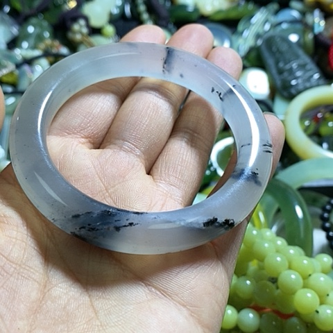 岫玉手镯未镶嵌56口径