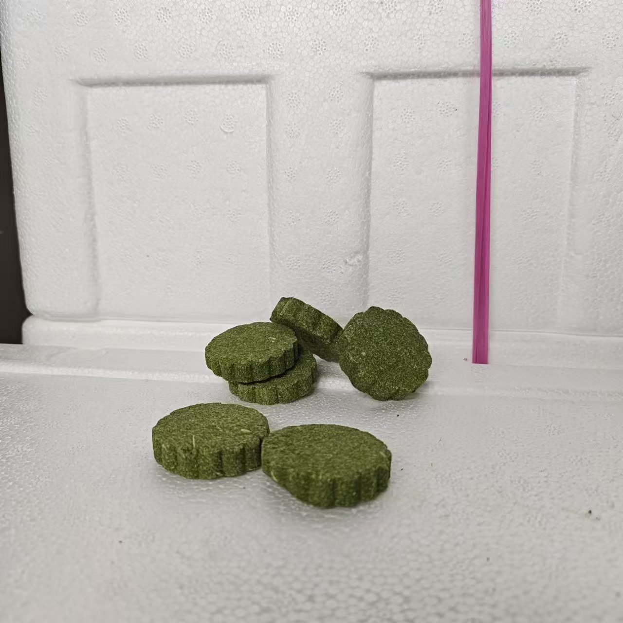 宠物专用紫花苜蓿草草饼 兔子、龙猫等营养磨牙零食
