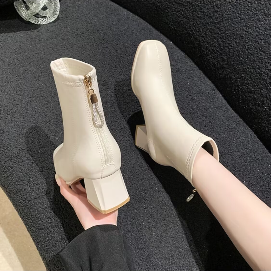 方头马丁靴女2025年秋冬款高跟鞋瘦瘦靴粗跟中跟马丁靴后拉链短靴