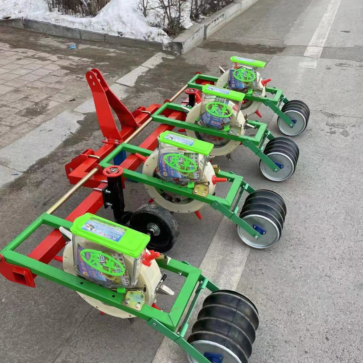 车带四行，指夹不带肥播种器