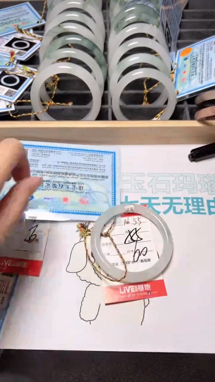【闪购商品】石英质玉手镯未镶嵌N55