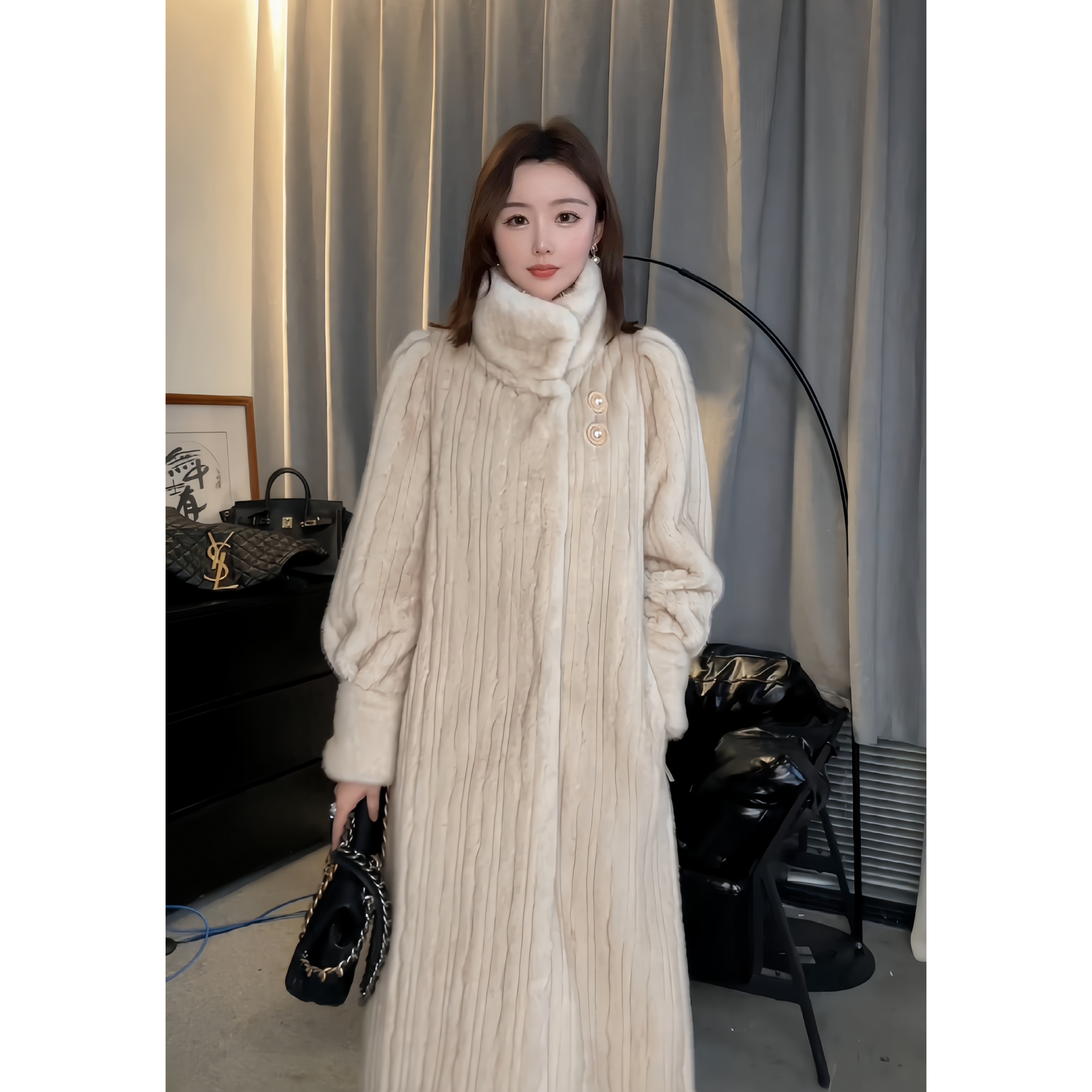 【维维】2023冬新款高级感复古风竖条纹保暖毛毛大衣外套女23DK185