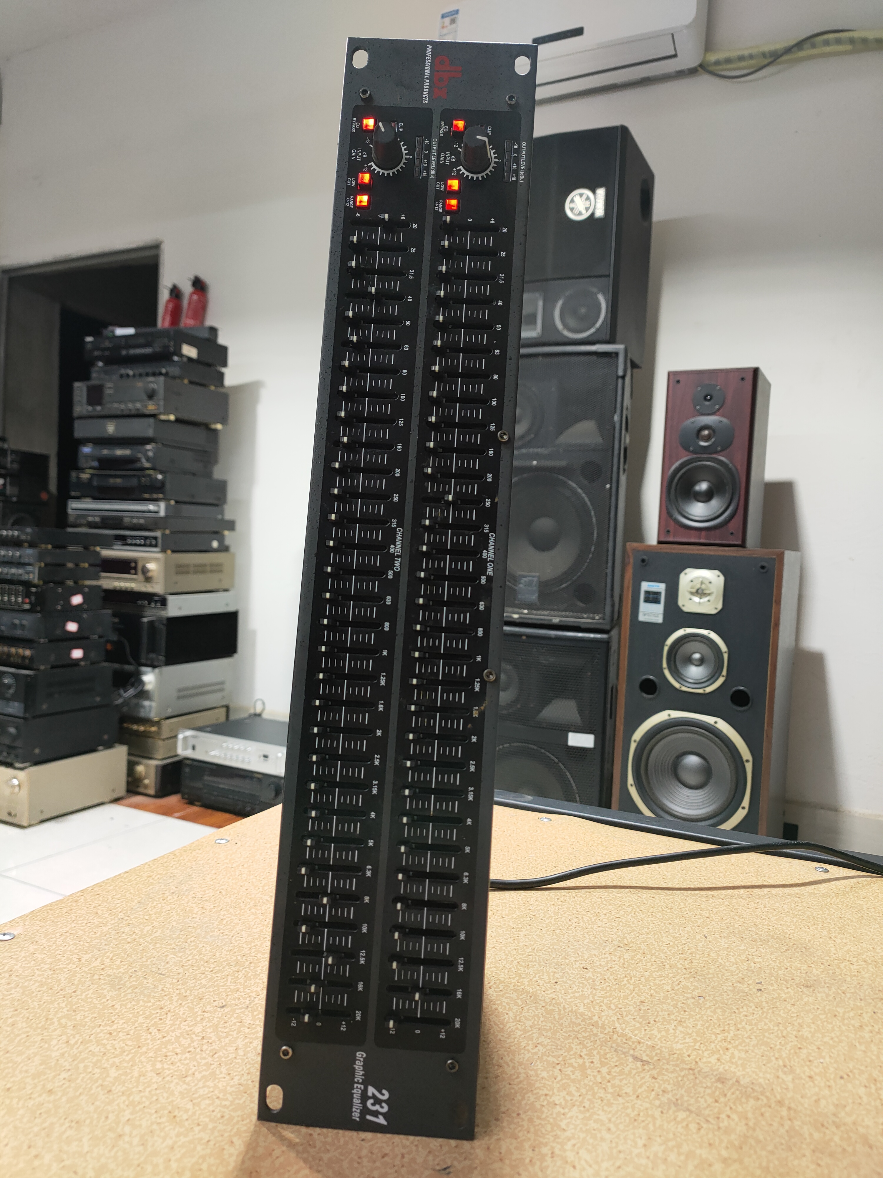 80新  二手dbx均衡器（通电，不包好坏，不支持退货，看好再拍）