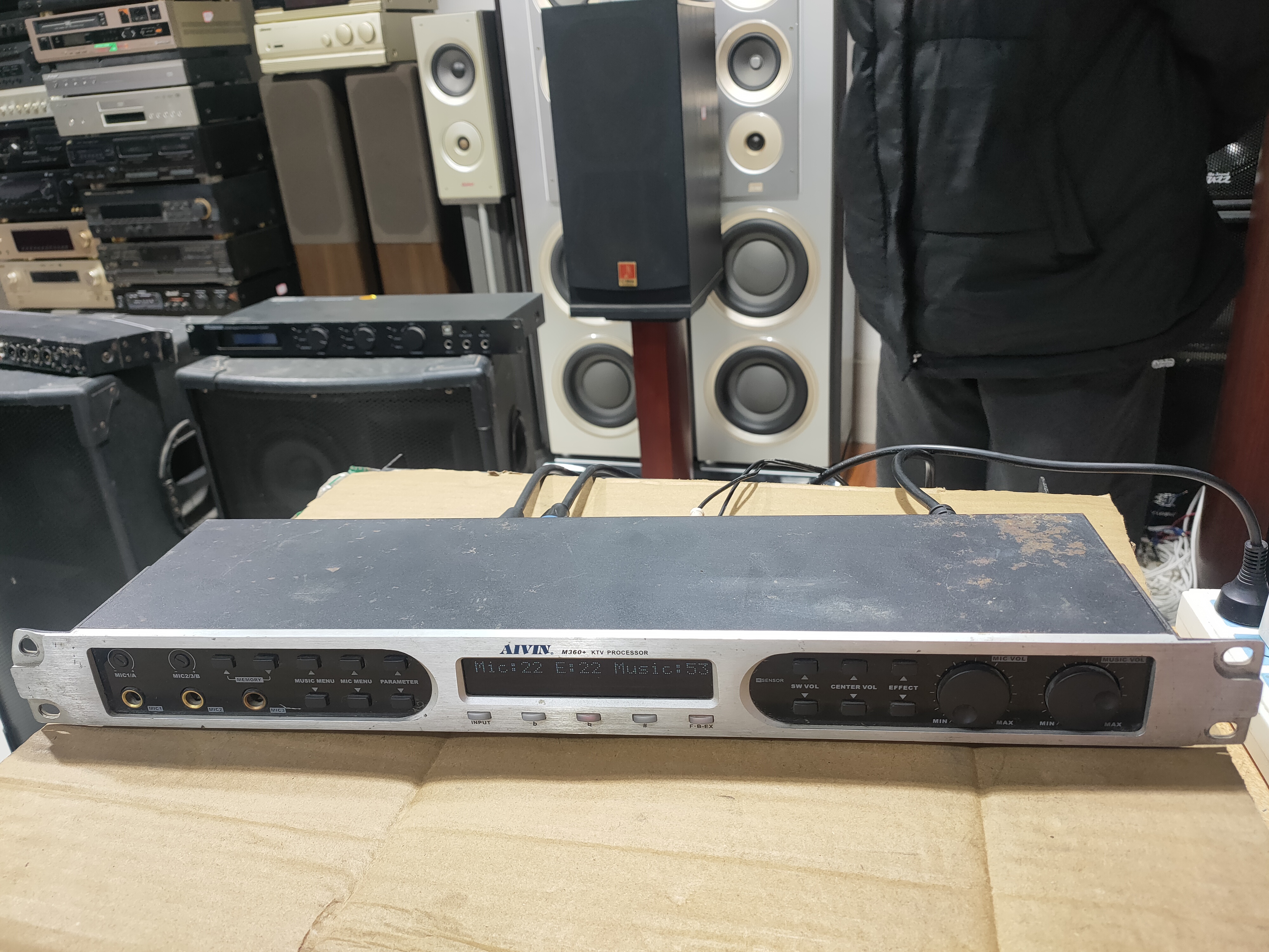 80新  二手     AIVIN  M360+效果器（通电，当配件出）