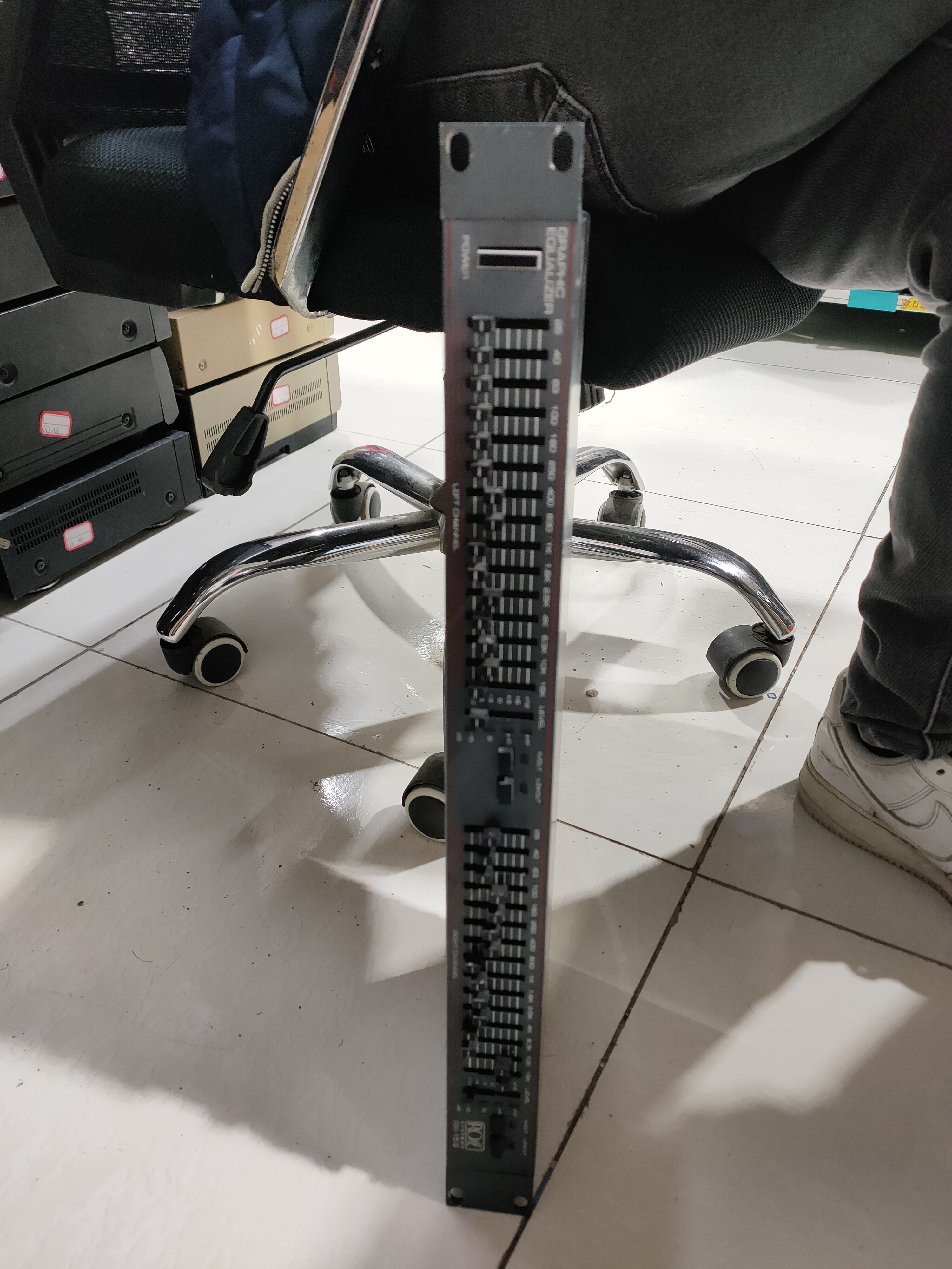 80新  二手      RX-15S均衡器（不通电，配件出）