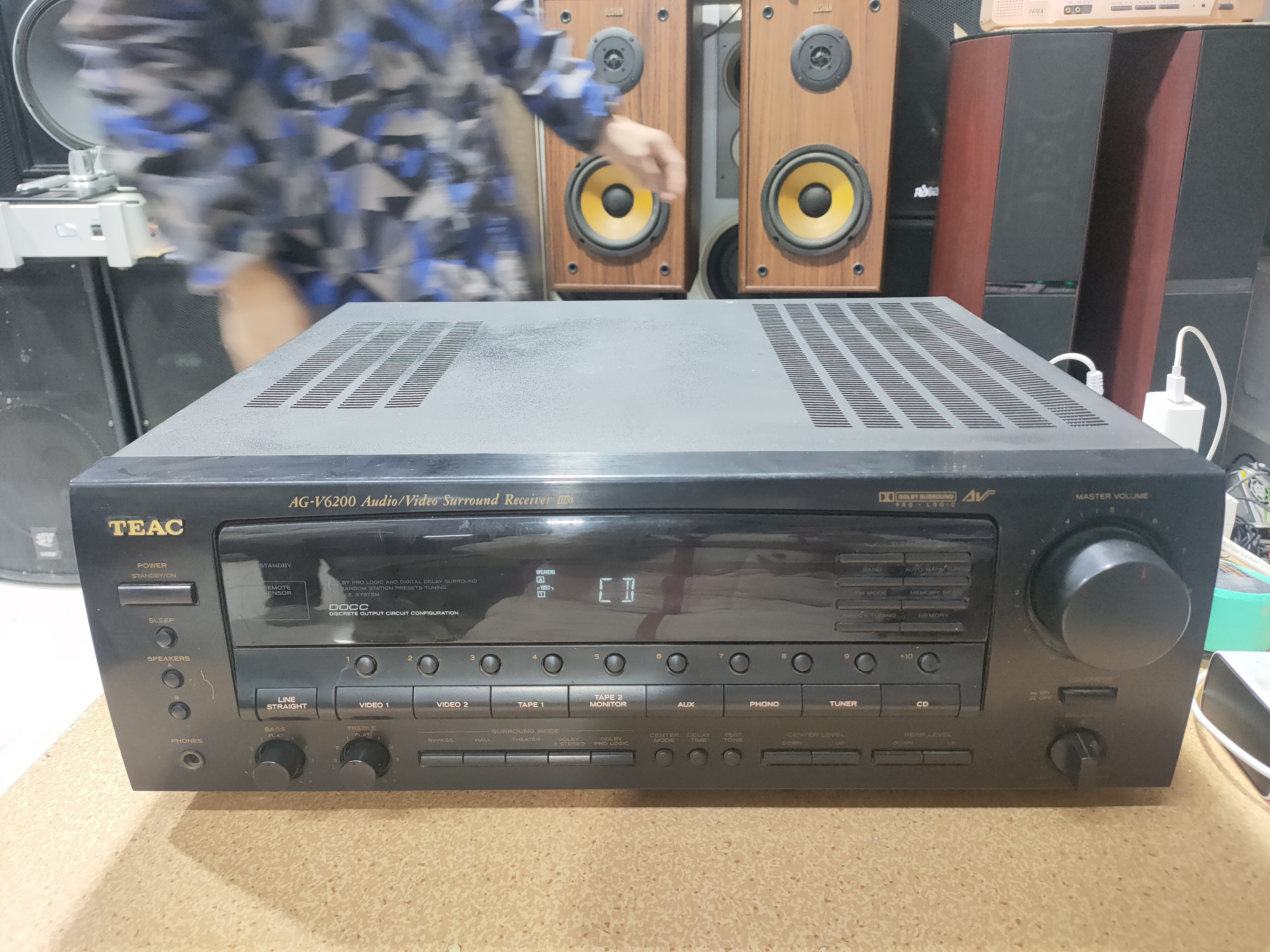 9新  二手       TEAC    V6200功放，成色如图（出声，不带线材）