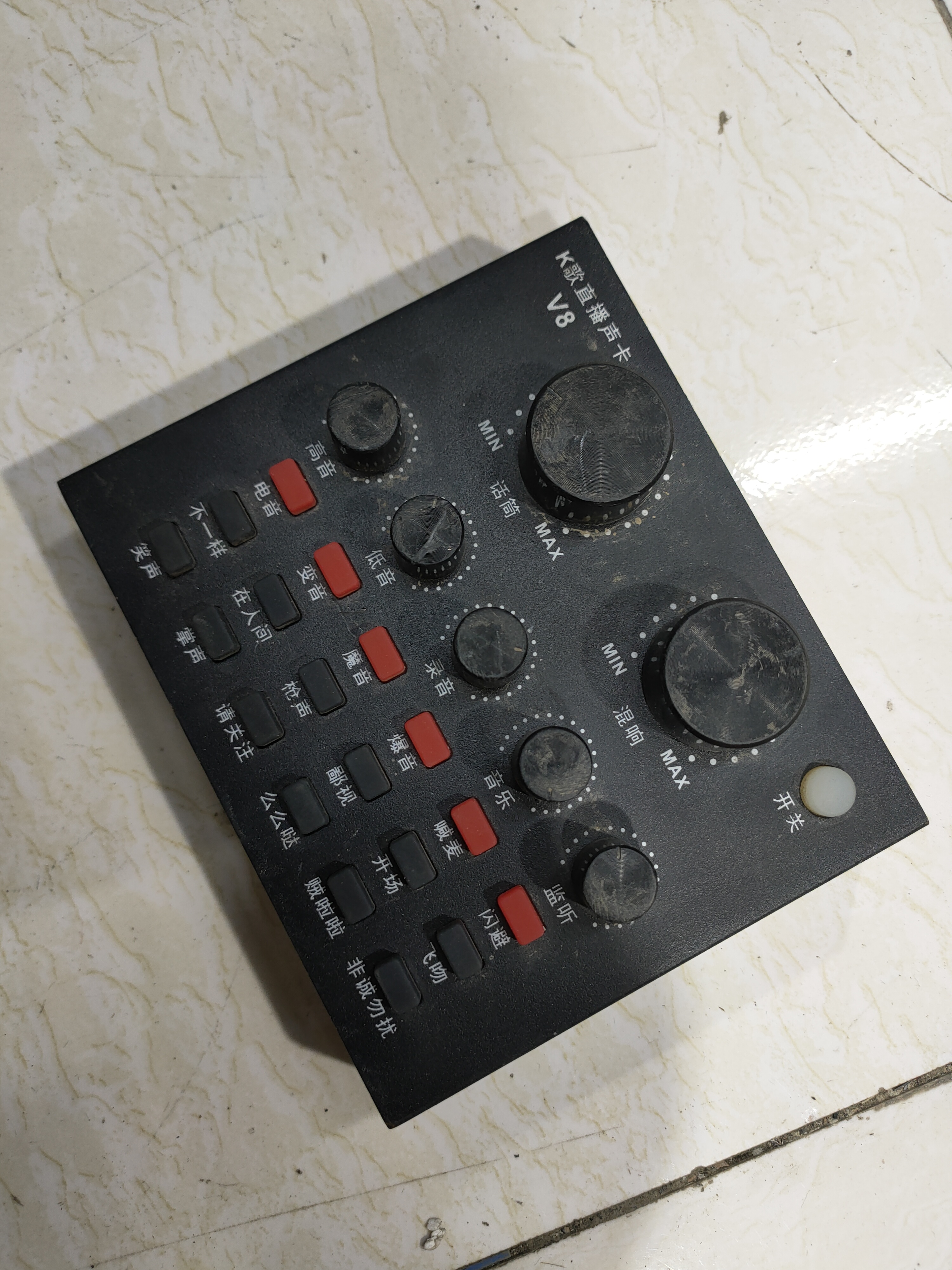 80新  二手     黑色V8声卡（通电，当配件出）