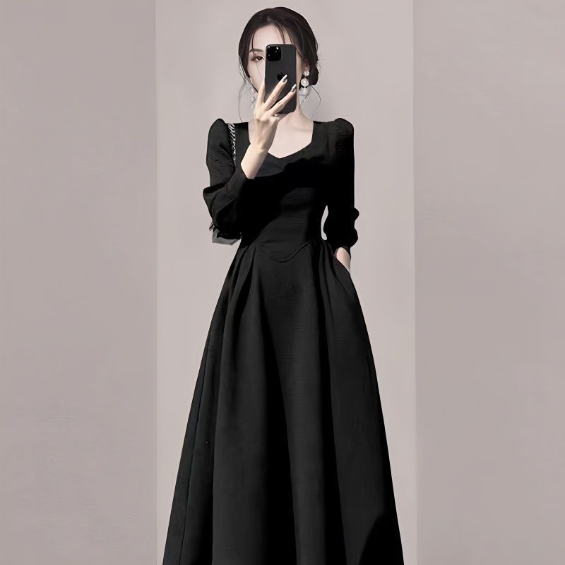 赫本风复古高级感黑色收腰连衣裙2023早春新款女法式气质方领长裙