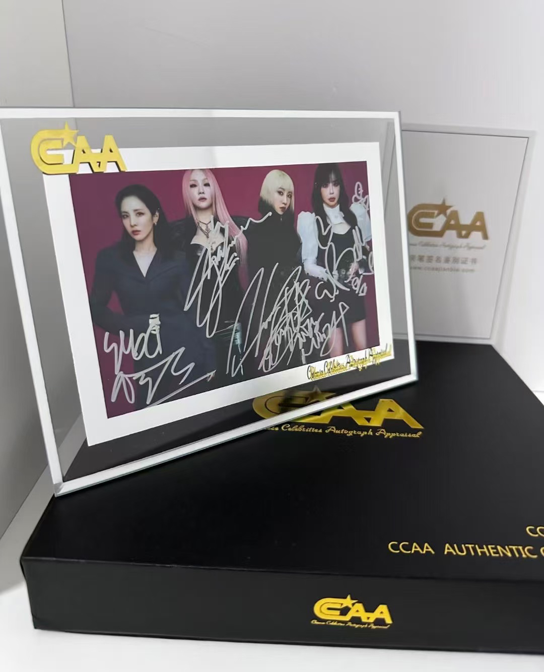 朴山多拉 cl李彩琳 朴春 孔敏智 亲签带证 可查精美裱框礼盒包装