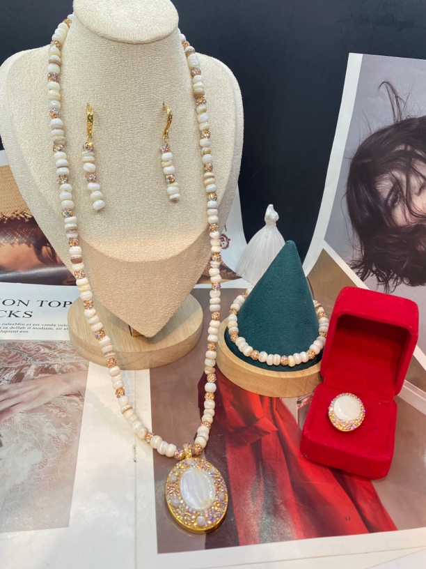 非金属仿珍珠项链 铜合金项链 Sadaf项链DELZOK四件套吊坠轻奢