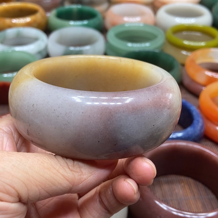 石英质玉手镯未镶嵌