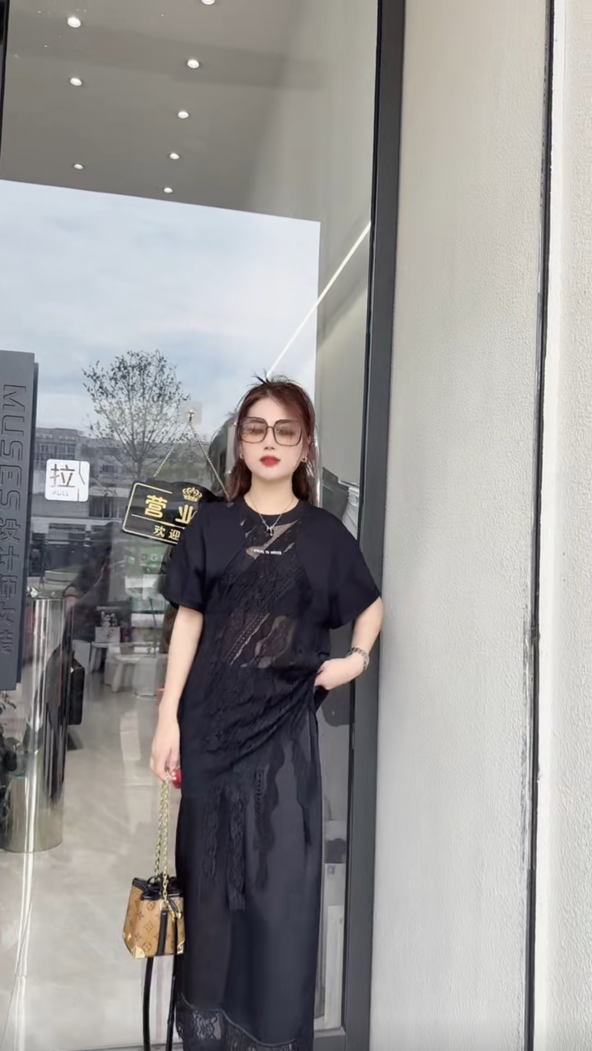 和家蕾丝镂空不规则飘带T恤女宽松