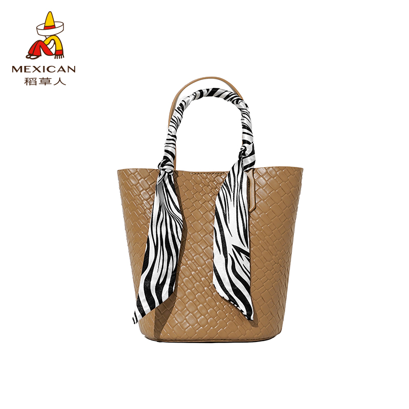 稻草人2024新款夏季新款单肩斜挎丝巾水桶包时尚简约休闲通勤气质