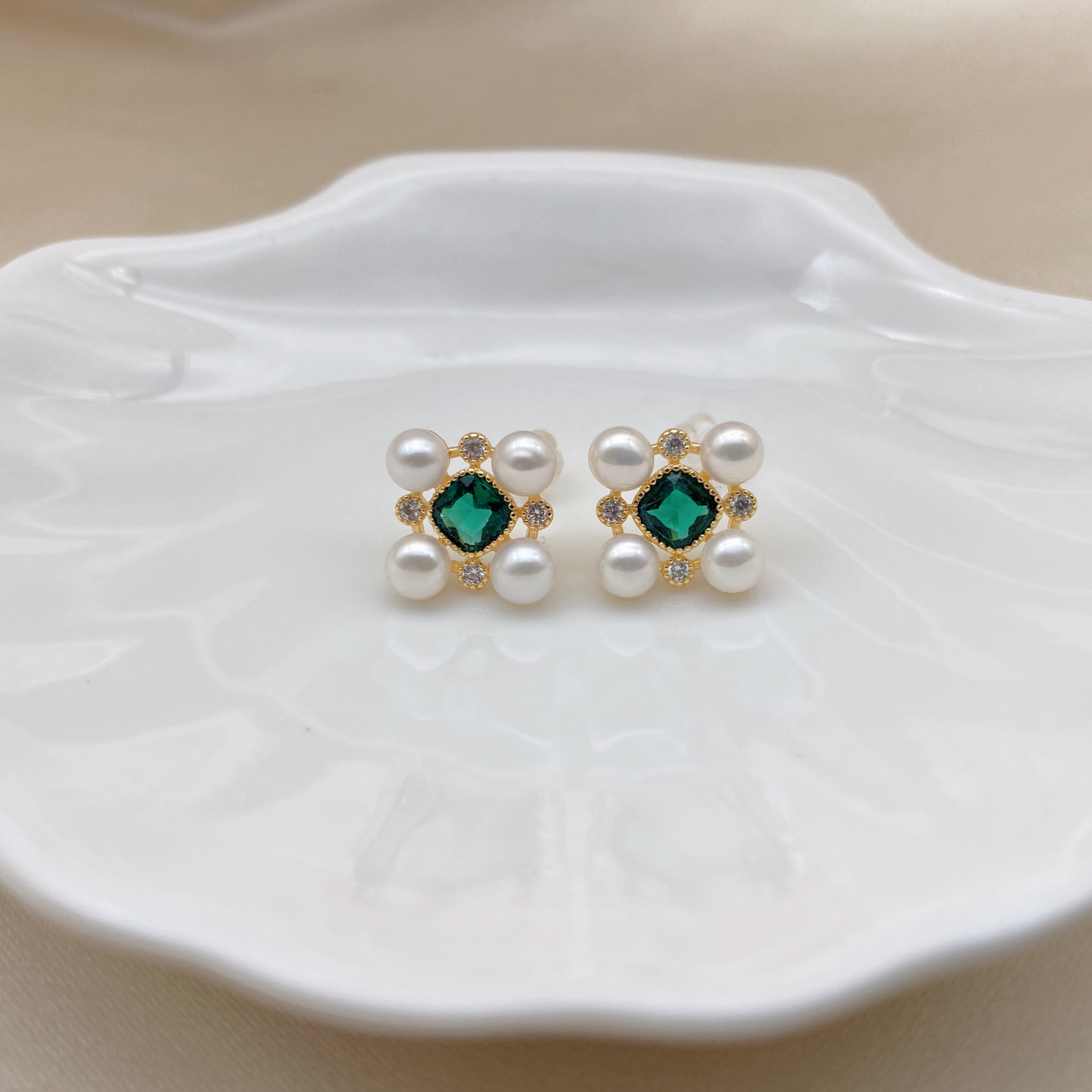 LH096【复古绿色珍珠耳钉】气质轻奢时尚百搭法式小众简约精致小巧