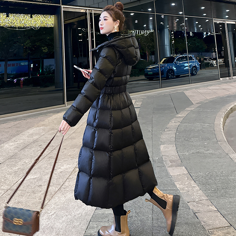 长款冬季收腰羽绒服女款2025新款白鸭绒保暖高品质修身上档次外套