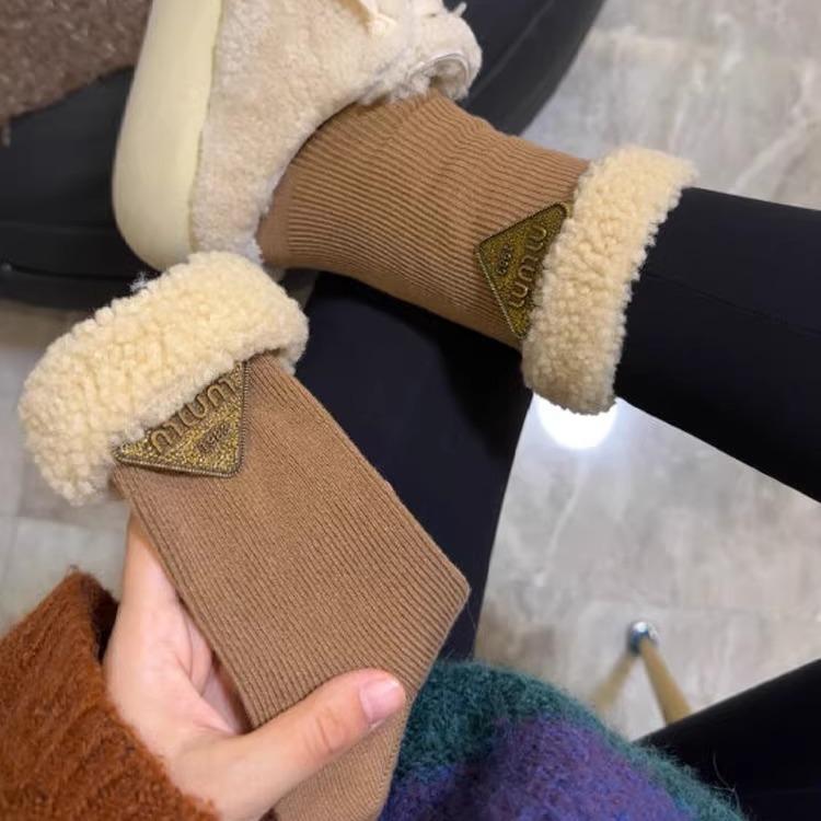 整个洋气住！冬天一定要有这样一双毛毛袜子！百搭复古又暖和冬季