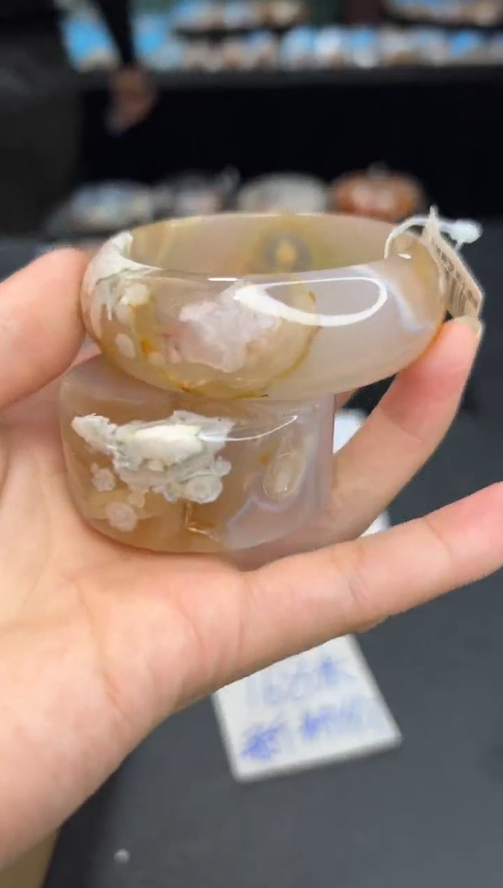 【闪购商品】石英质玉手镯未镶嵌84（圈52赠送镯心）8109011