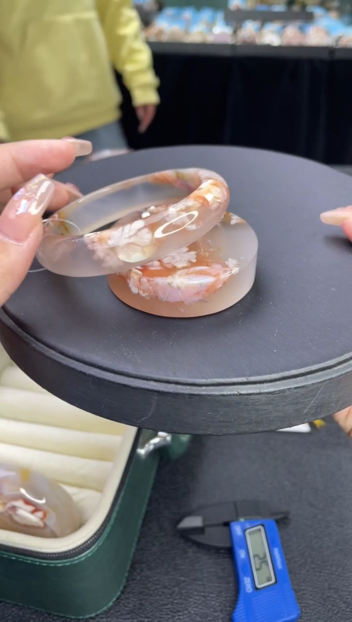 【闪购商品】石英质玉手镯未镶嵌A385（56圈赠送镯心）8021091