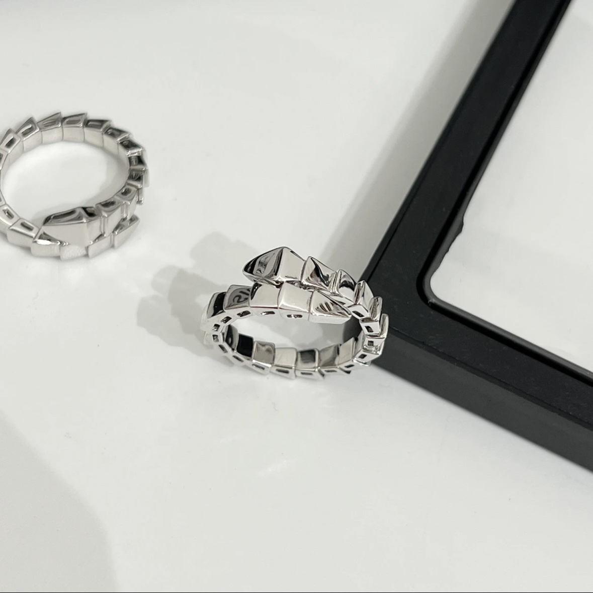 925银戒指 《银蛇》韩版定制款轻奢风光面蛇形戒指