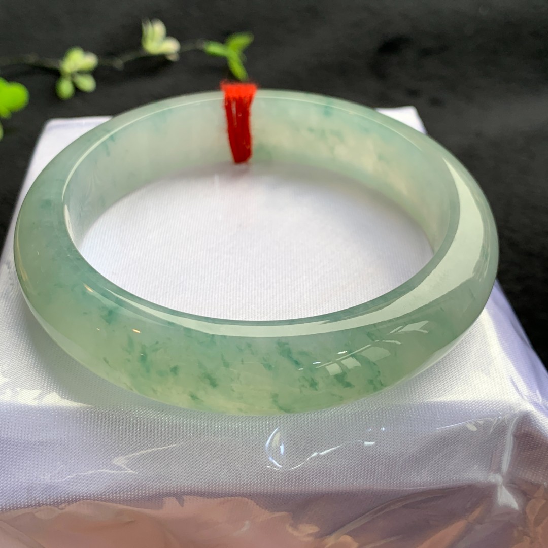 天然缅甸翡翠手镯冰种飘花镯子A货 编号 6830  尺寸  58.8-14-8.5