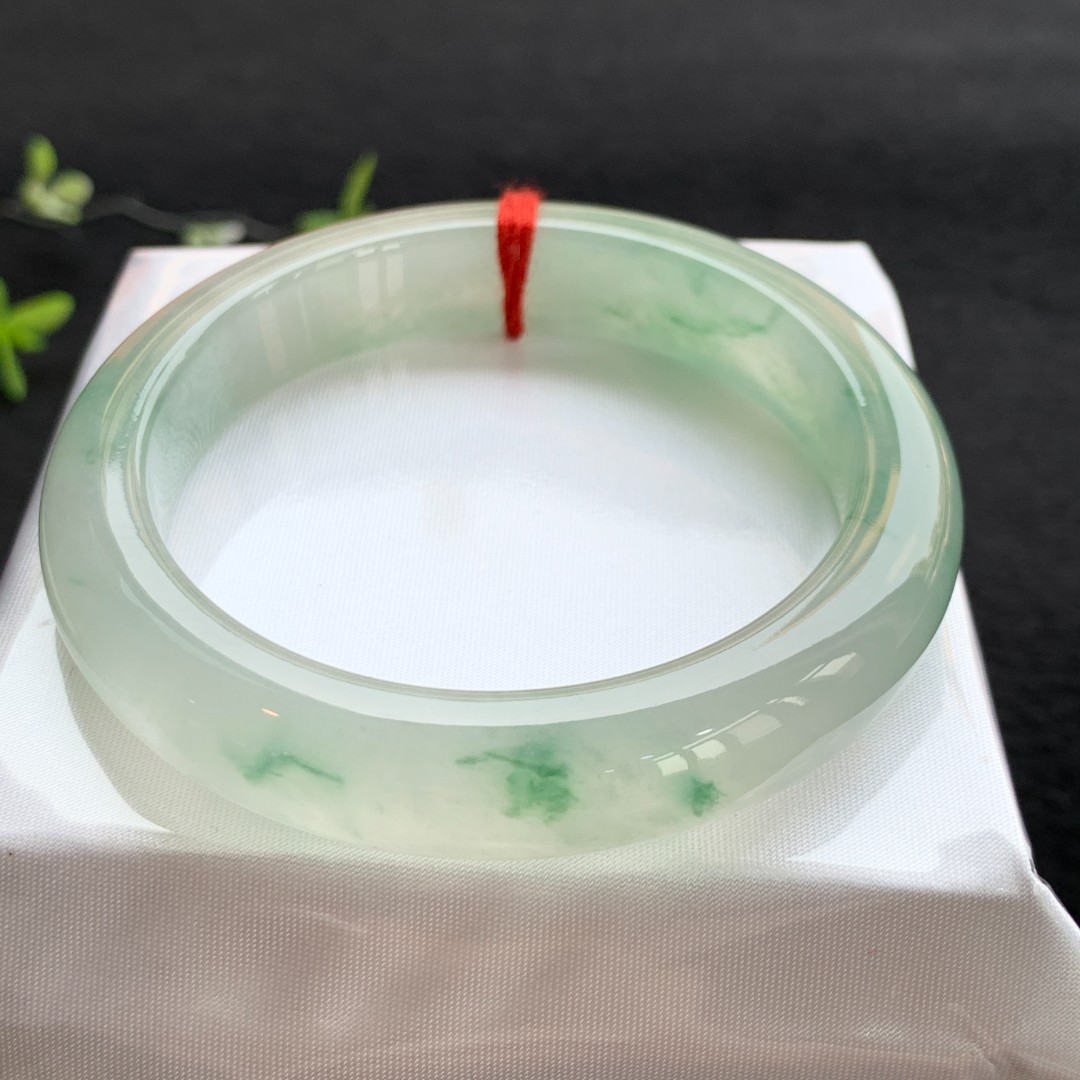 天然缅甸翡翠手镯飘绿 编号 7610尺寸  54-11.5-8.6