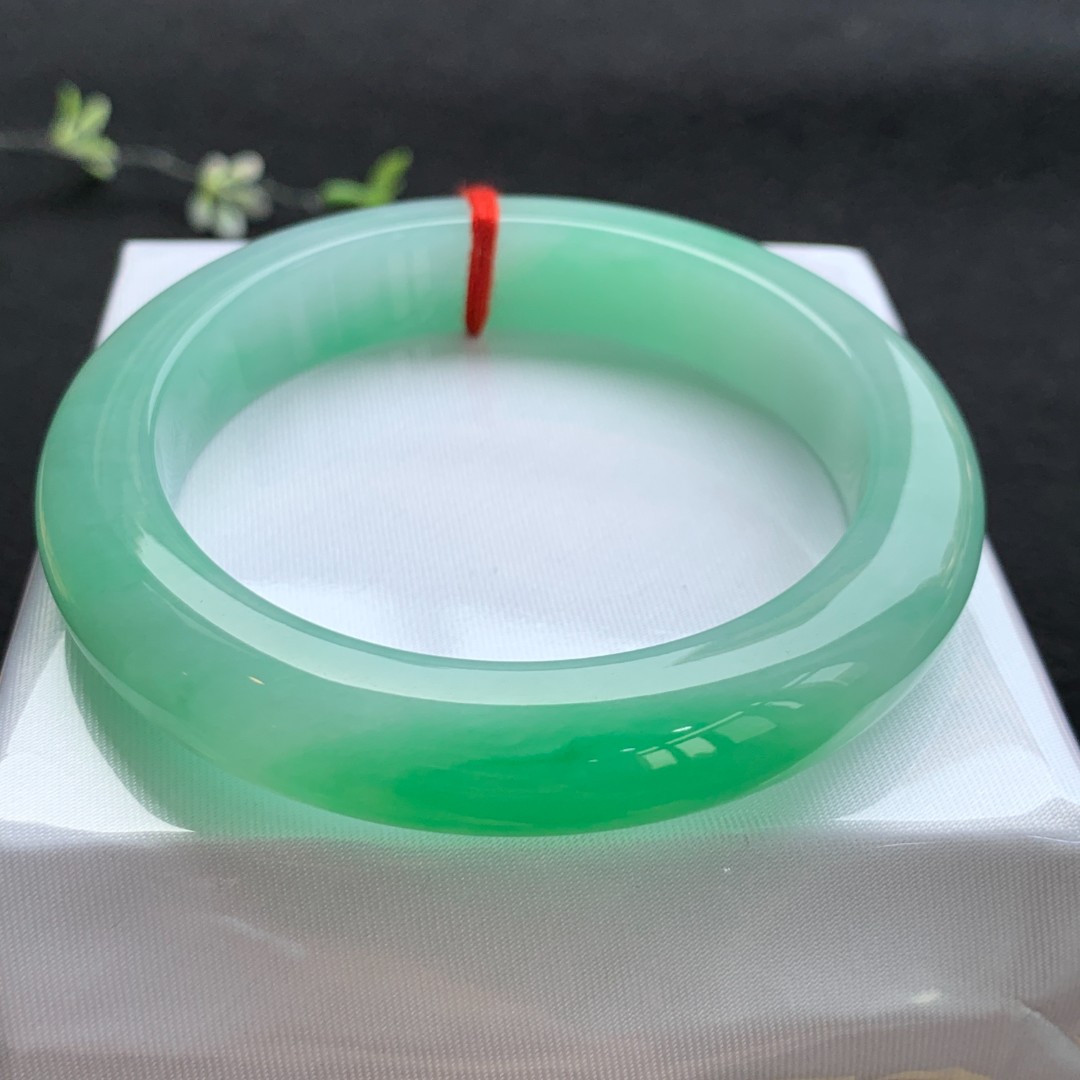 天然缅甸翡翠手镯阳绿A货 编号 7268 尺寸  54.6-11.5-9.5