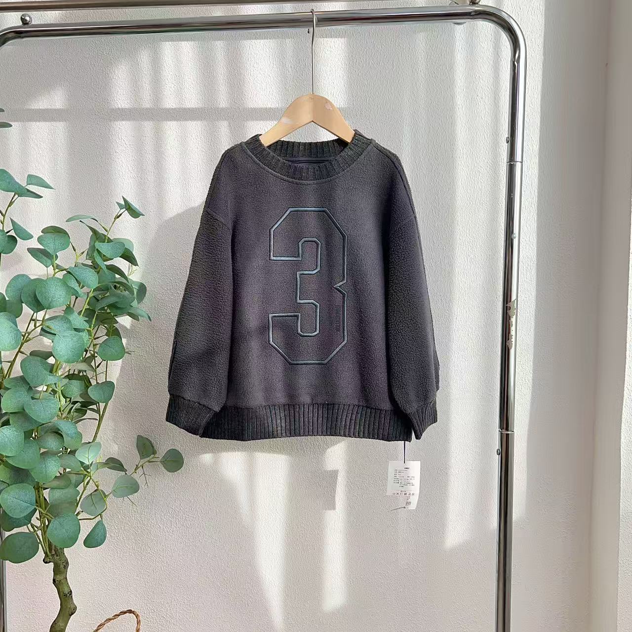 2046诺深灰圆领卫衣