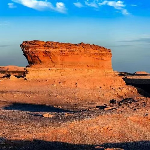 新疆原产地泥石戈壁石老料风化摆件