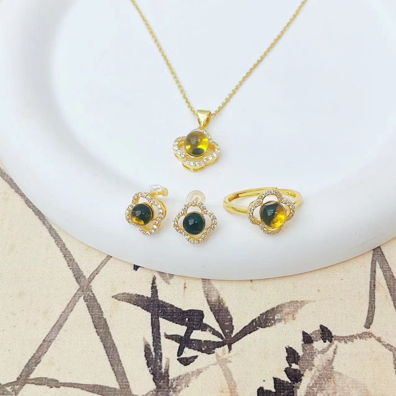 【表哥专属】天然7A净水多米蓝珀四叶草三件套（赠证书）K526