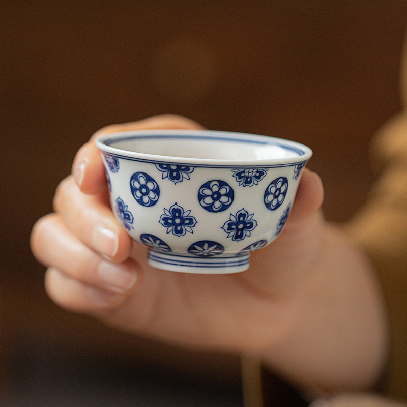 一思堂  景德镇手绘陶瓷青花皮球花主人杯手工陶瓷功夫茶品茗单杯