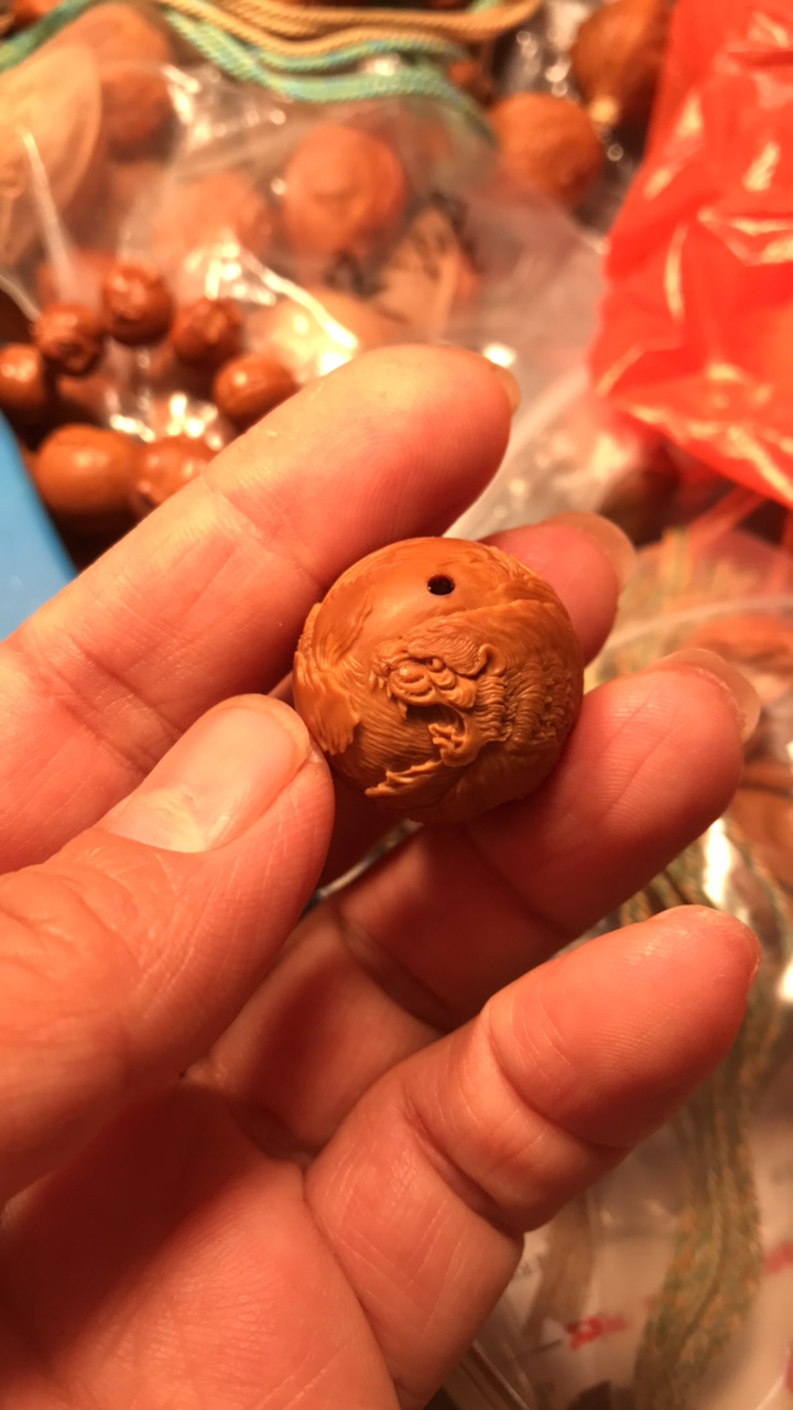 橄榄核雕刻正原老虎