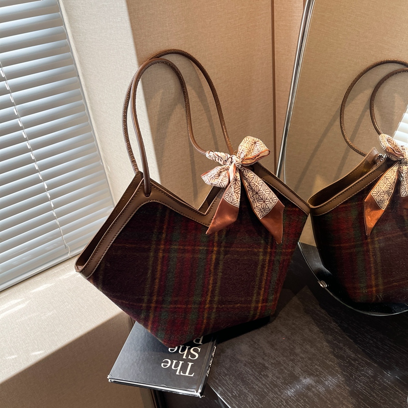 复古时尚通勤腋下大包包女2023新款秋冬撞色条纹托特包百搭单肩包