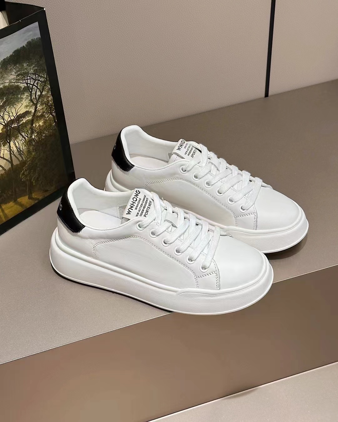 【诗菡服饰】2024夏季新款厚底圆头休闲鞋显高显瘦百搭小白鞋  0557