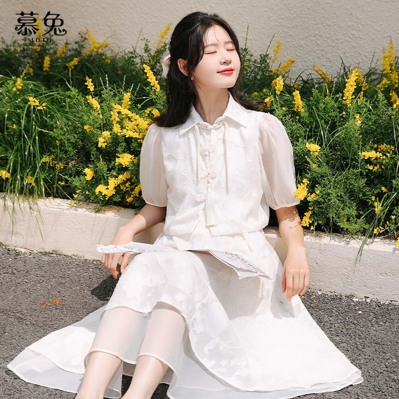 慕兔气质显瘦中式甜美绣花连衣裙女2023时尚气质盘扣上衣两件套装