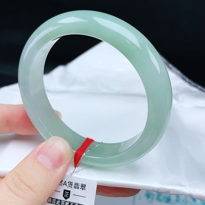 翡翠手镯未镶嵌54圈