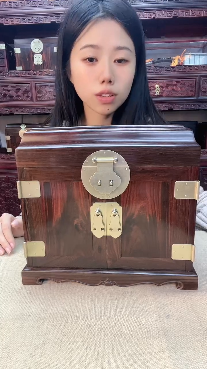 【闪购商品】红酸枝木类端景台大红酸枝超大号全独板官皮箱