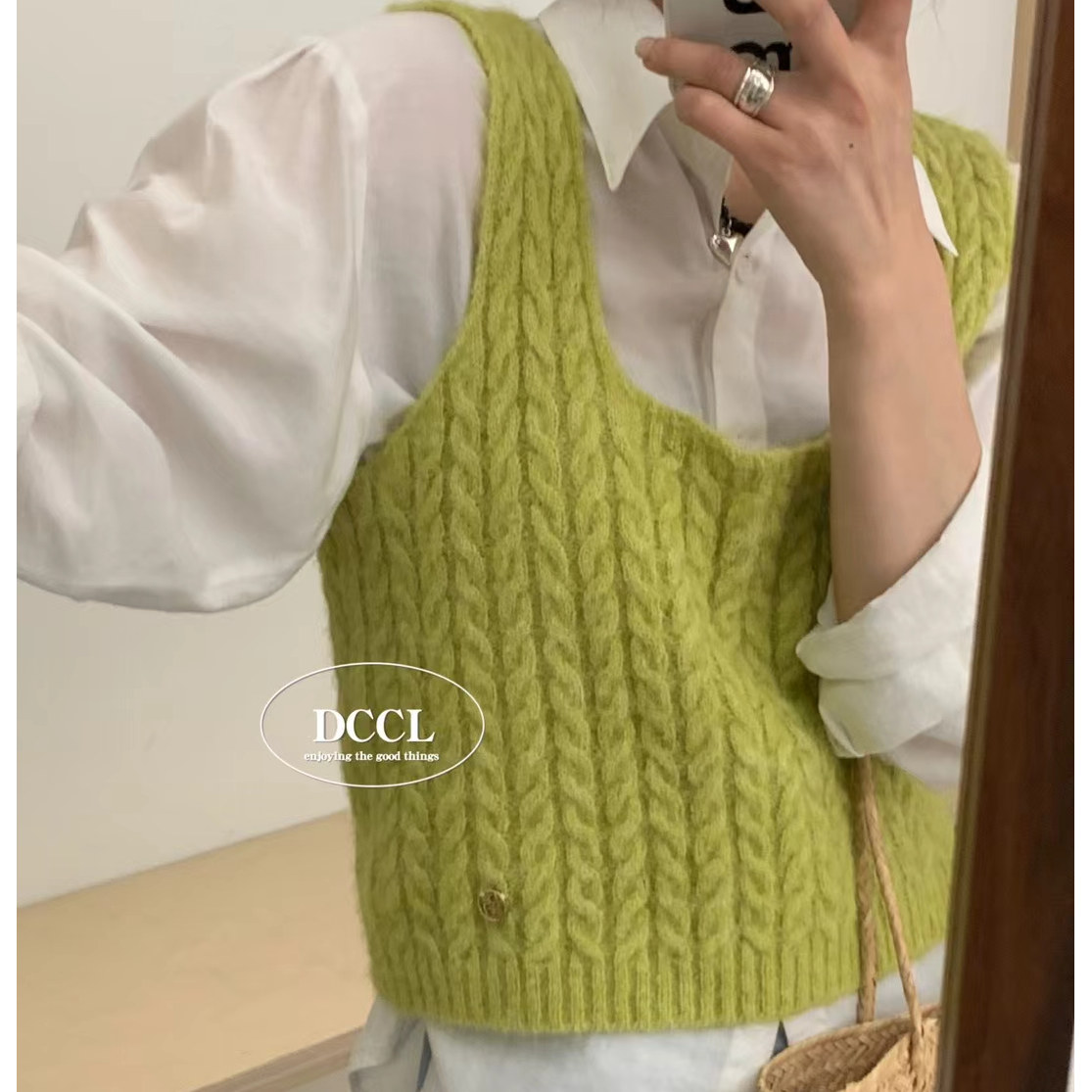 短裤粗麻花毛衣坎肩背心女2024韩系宽松外搭叠穿纯色方领针织马甲