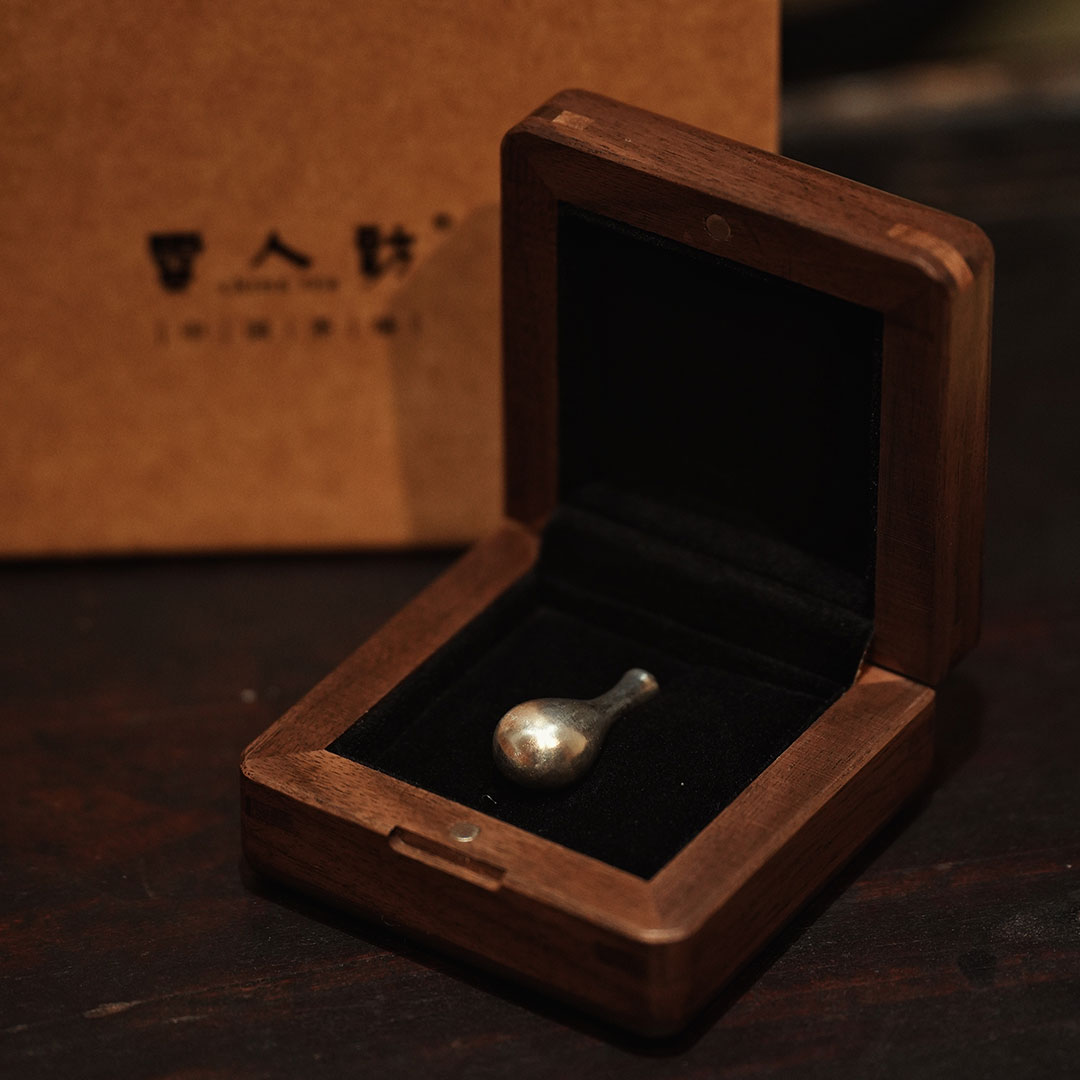 【胸针拈朵微笑的花】茶搁 胸针 配饰  设计师作品云人访百年廬艺 