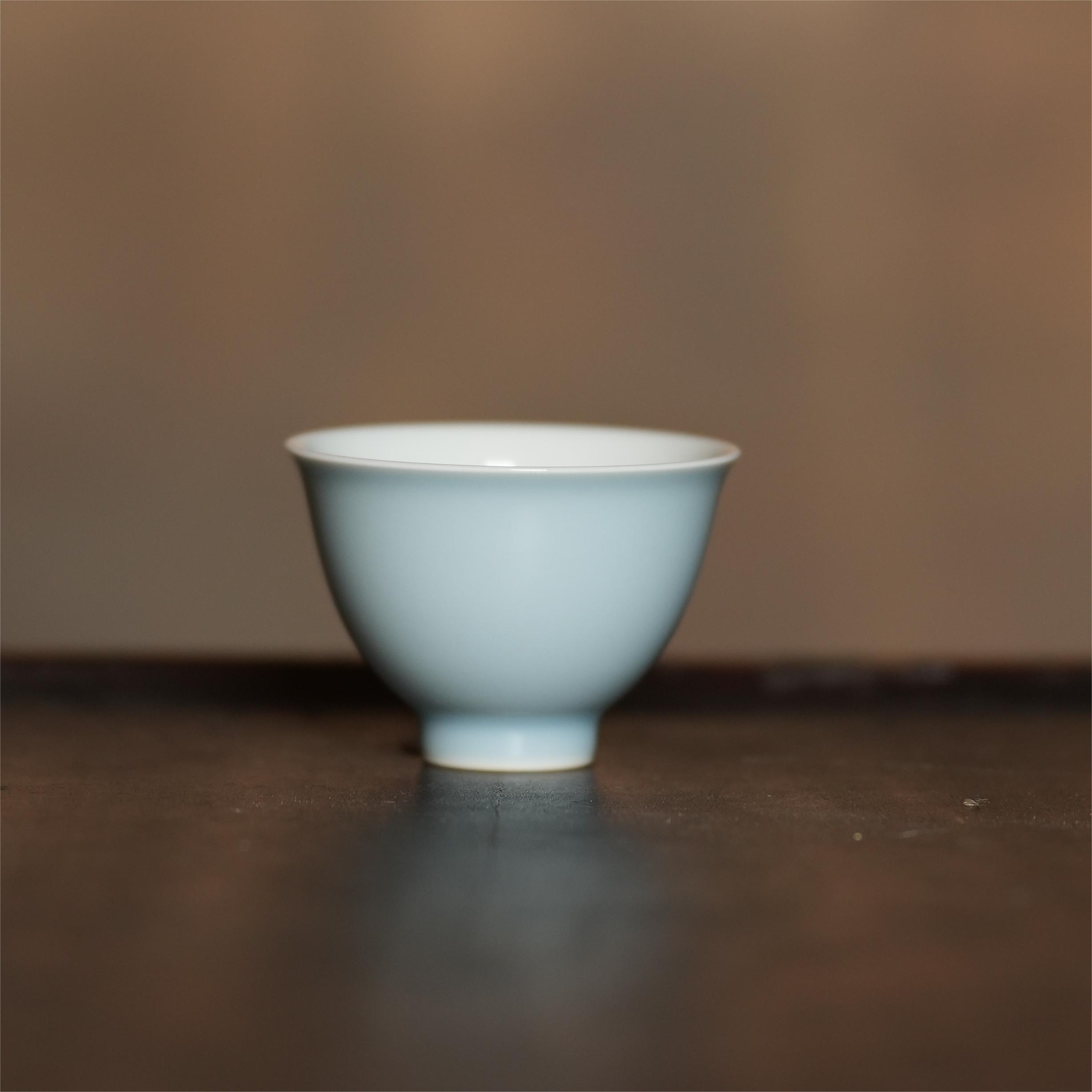 谷雨山房天蓝釉莲之杯