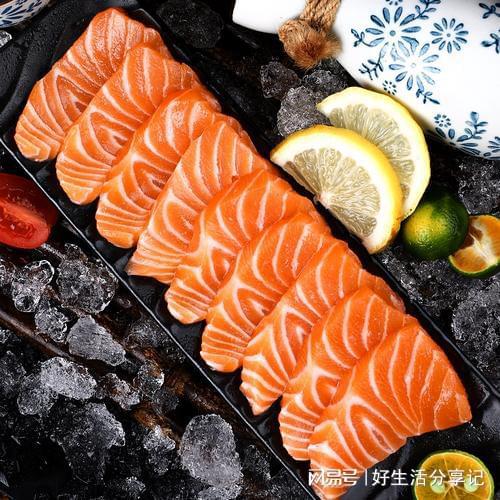 挪威鲜切三文鱼250克切好，送料包