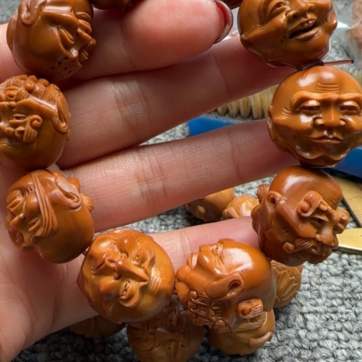 【闪购商品】橄榄核手串淡*