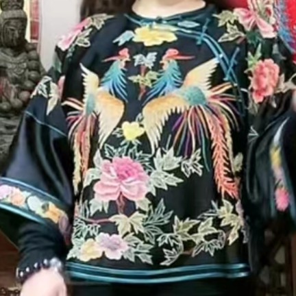 原底打籽绣三凤衣