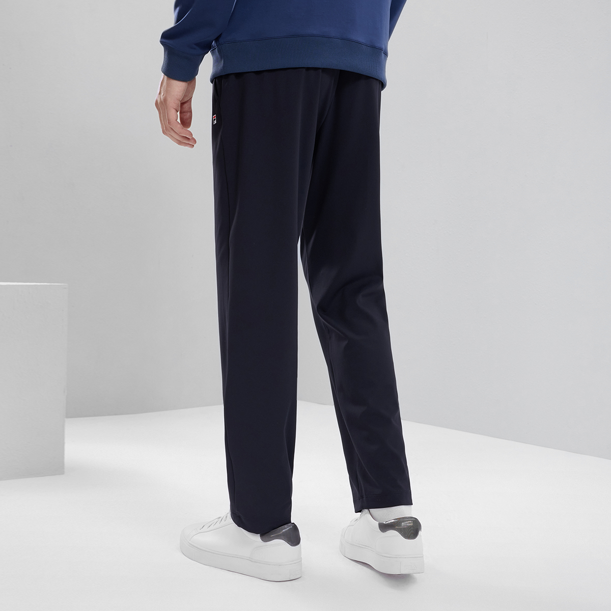Fila/斐乐男子长裤秋季休闲舒适百搭商务针织直筒长裤F11M331604F
