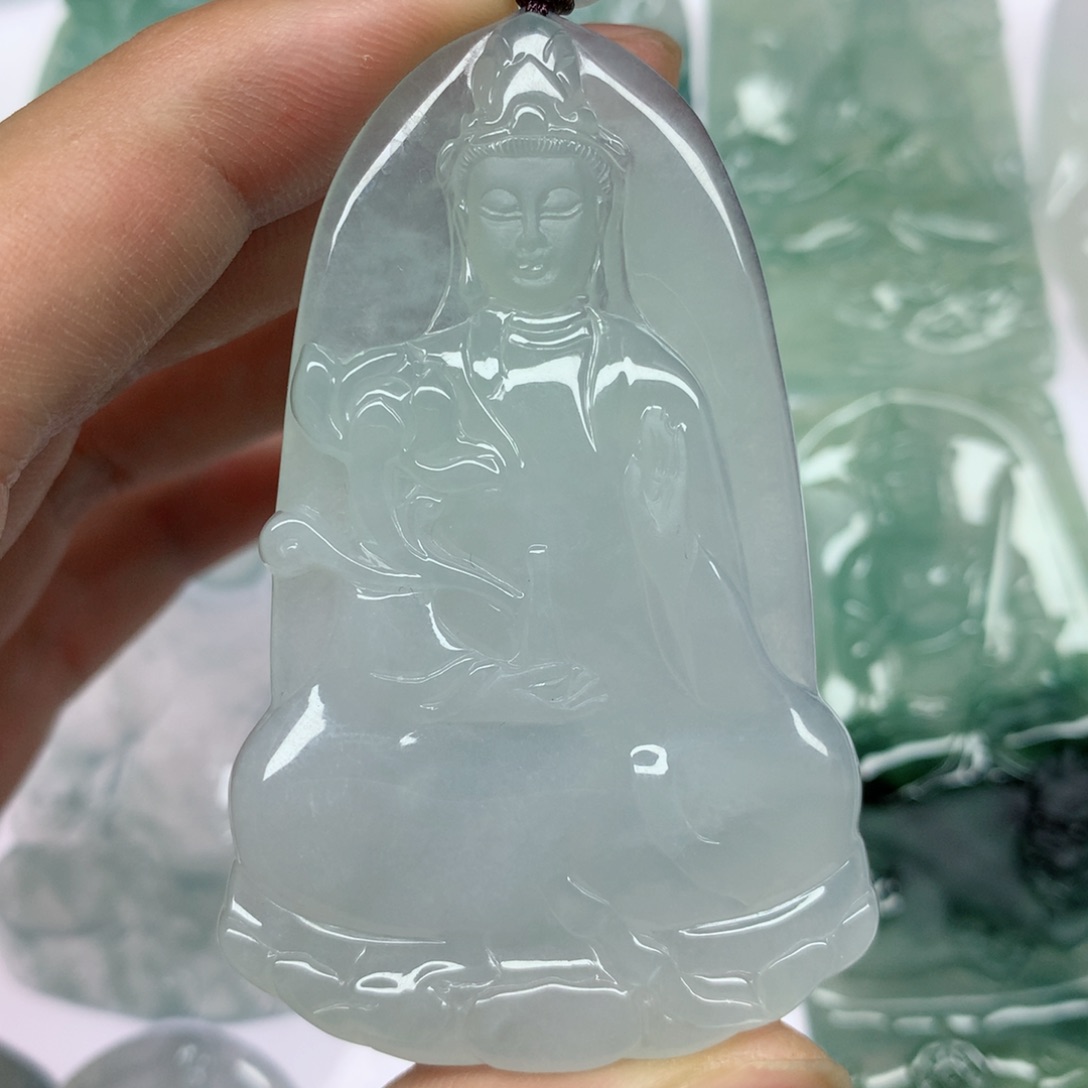 翡翠颈饰未镶嵌素衣观音