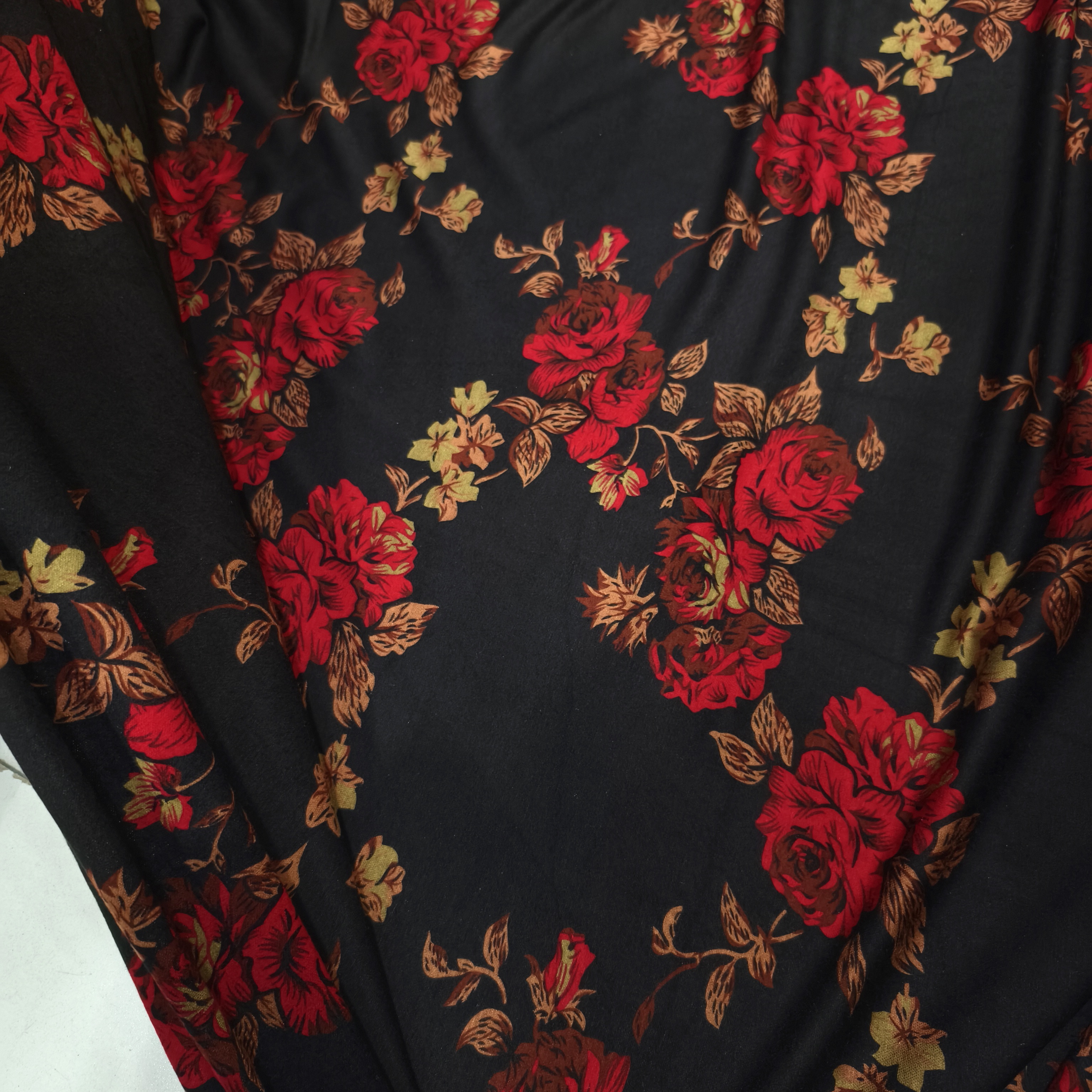 爆款秋冬布面料弹力柔软旗袍秋衣打底衫保暖衣女装黑底玫瑰花牡丹