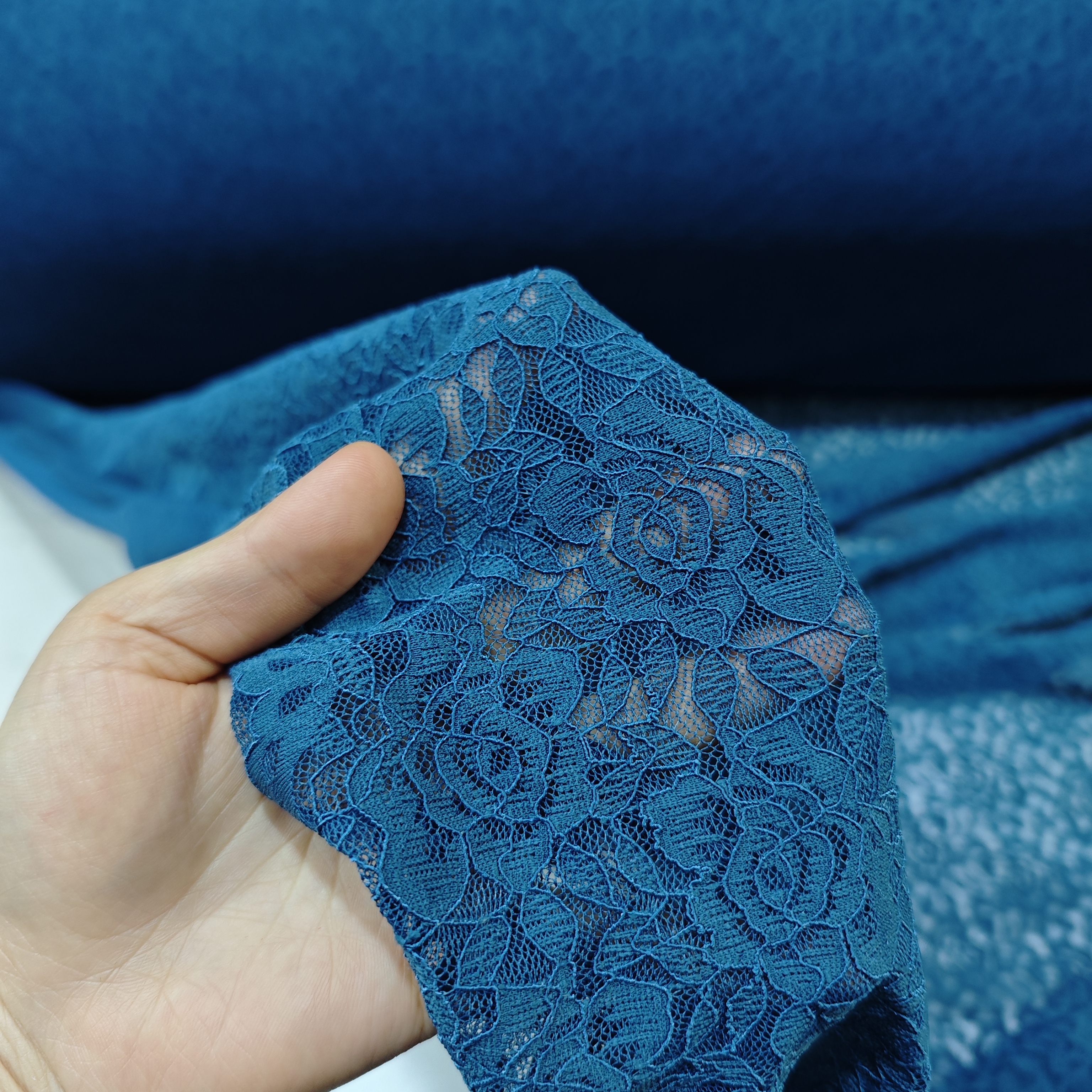 月牙花边镂空蕾丝布料浅湖蓝雾霾蓝夏季女装弹力柔软下垂面料旗袍