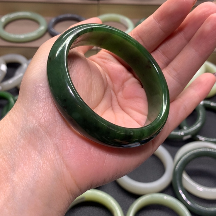 【闪购商品】和田玉（碧玉）手镯未镶嵌红*