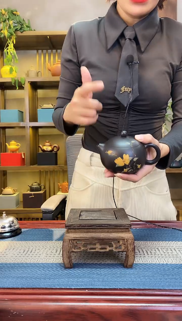 【闪购商品】紫砂茶壶黑泥蝶恋花西施（森）